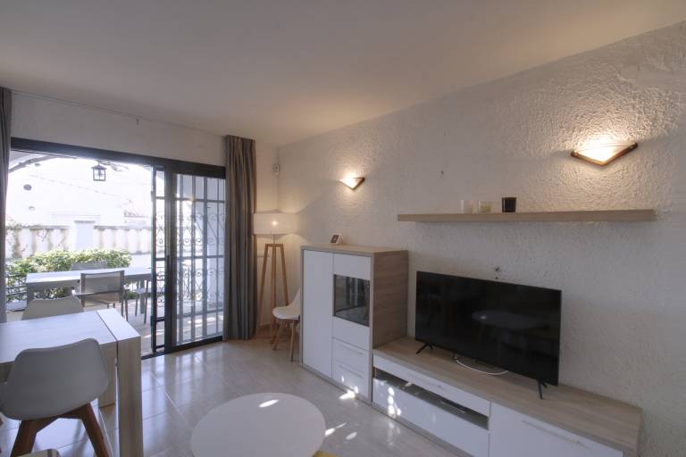 Child-friendly villa with BBQ, patio & garden | Next to the beach | Pets allowed — photo 3