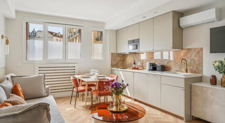 Holiday apartment with 1 room for 5 persons in Vanves