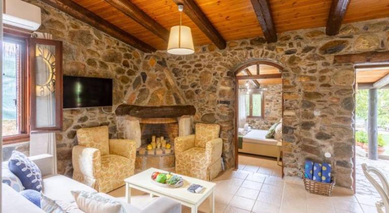 Vacation home with jacuzzi & pool — photo 5
