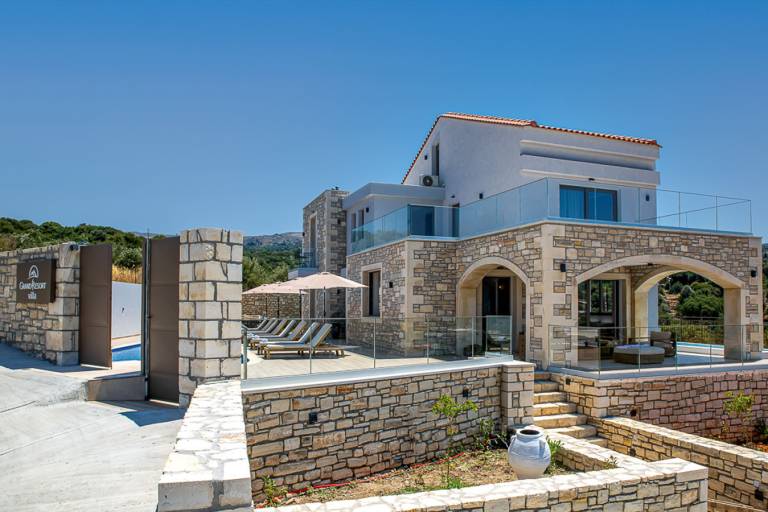 Villa with patio, barbecue & private pool — photo 3