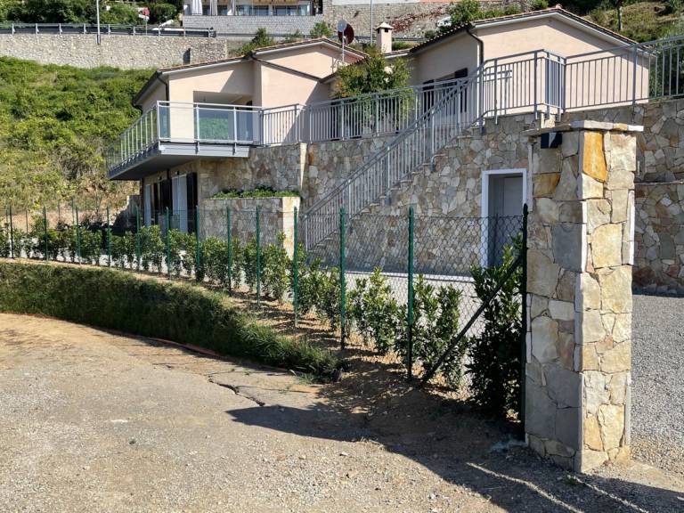 Holiday apartment with yard in Capoliveri