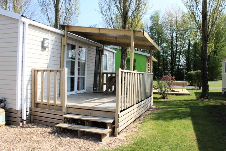 Lovely mobile home with yard, BBQ & patio | Dogs allowed — photo 3