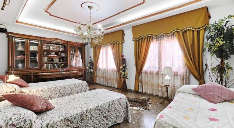 Fully equipped wonderful vacation home with private pool, yard & barbeque | Perfect for remote work | Pets allowed — photo 2