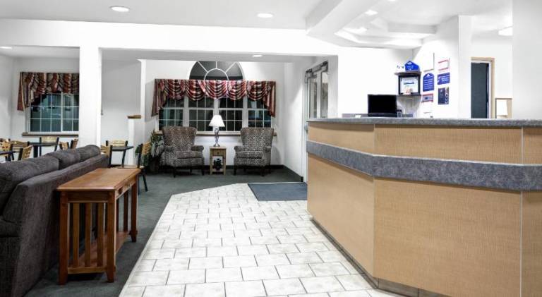 Microtel Inn & Suites by Wyndham Mankato — photo 2