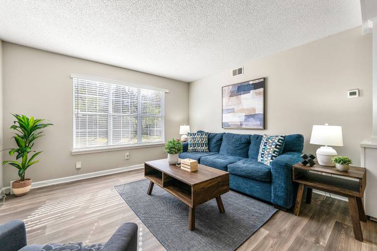 Upper Westside 2BR – Free Parking & Wi Fi