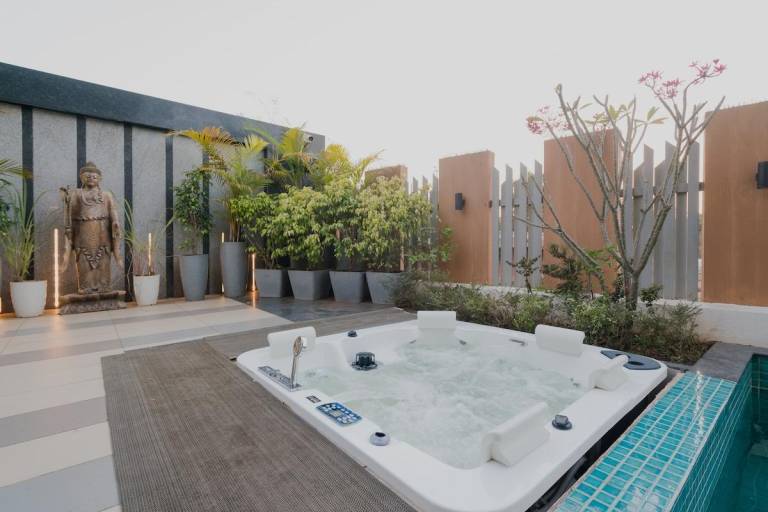 Aaramghar Stays - 5BR W/ Heated Pool+Jacuzzi+Steam — photo 3