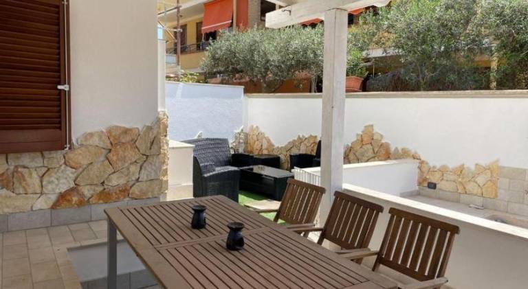 Holiday apartment with 3 rooms for 6 persons in Alghero