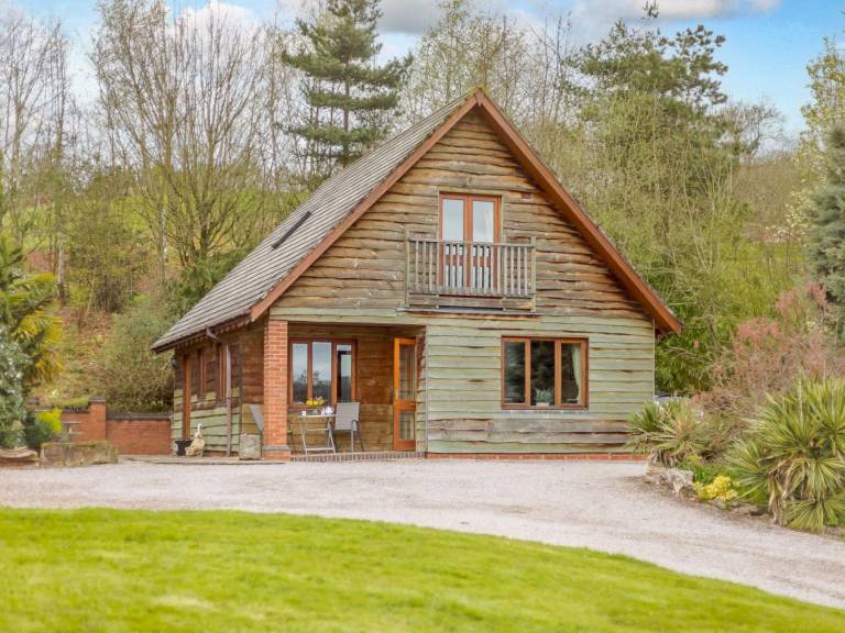 Lodge with yard in Malvern