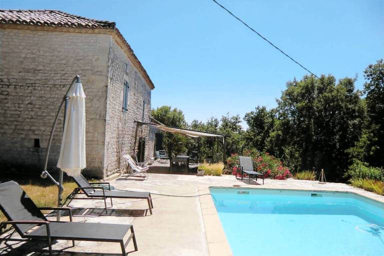 La Boissière – Peaceful White Stone Retreat with Pool and Air Conditioning in Cahors