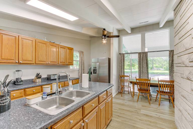 Expansive Family Home: 6 Mi to Dtwn Florence! — photo 2