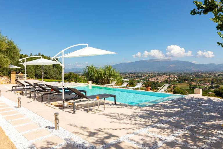 Family-oriented villa with private pool, patio & yard | Pets are welcome — photo 4