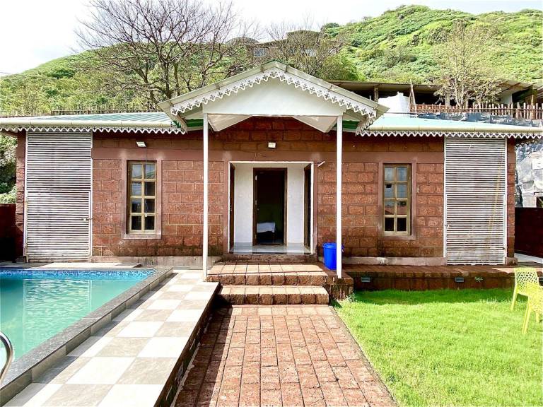 Villa with pool & BBQ in Jaoli