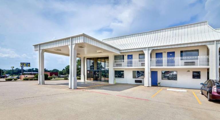 Motel 6 Lindale, TX — photo 4