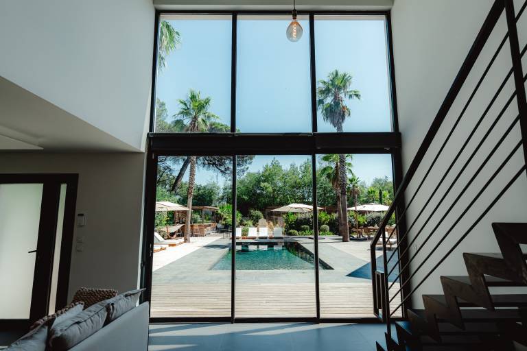 Villa with barbeque, yard & fast internet | Beach view — photo 4