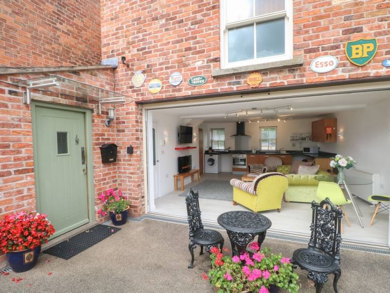 Cabin  Crewe-by-Farndon