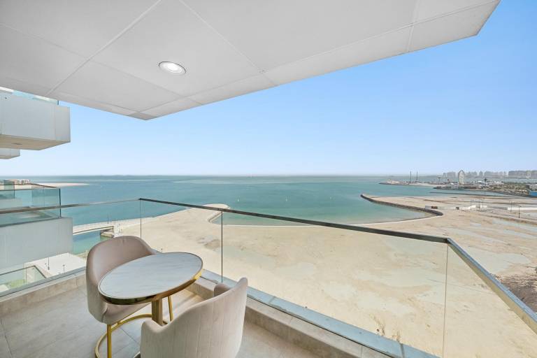 Apartment with pool — photo 5