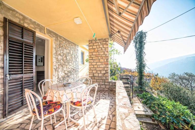 Holiday apartment with patio — photo 2