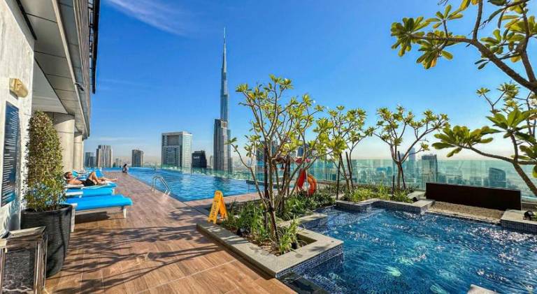 Holiday apartment with pool, terrace & hot tub | Next to Burj Khalifa — photo 2