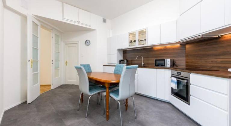 Palisady Charm - Stylish High Ceiling, Downtown, Parking — photo 4