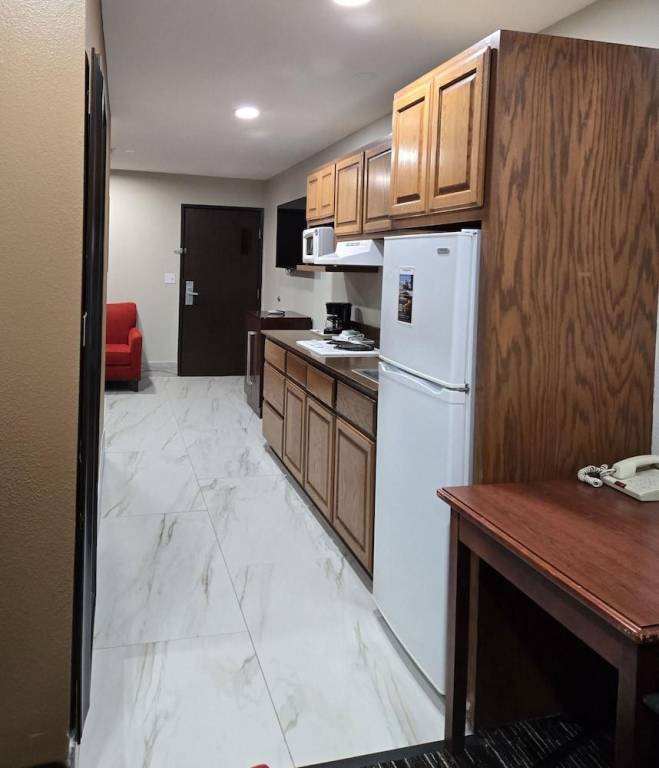 TownHouse Extended Stay Hotel Downtown — photo 4
