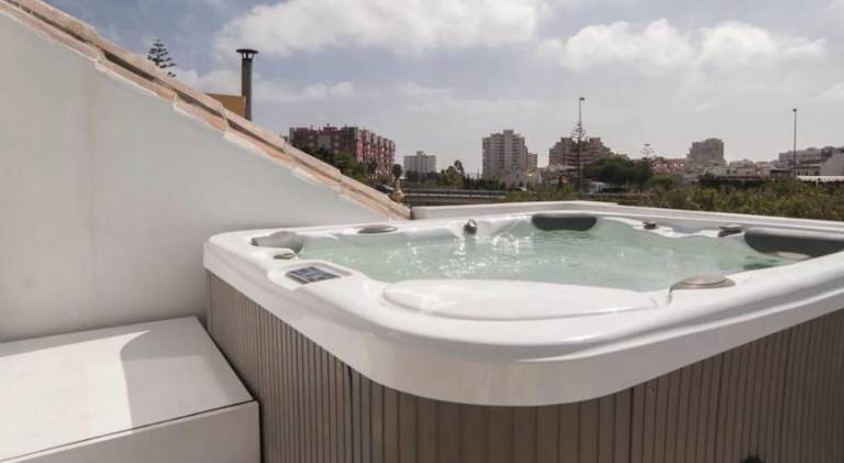 House with jacuzzi in Benalmádena