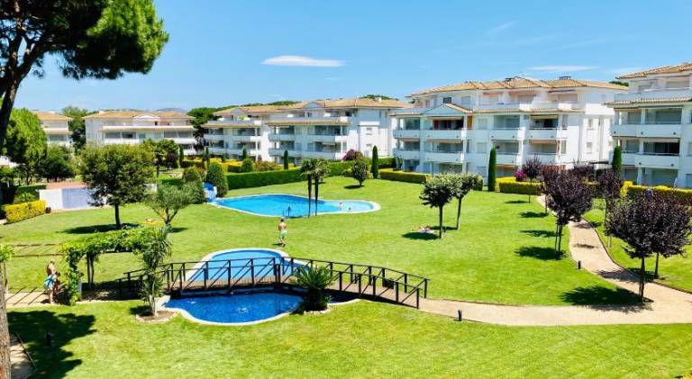 Holiday apartment with pool, terrace & yard | Pets allowed in Begur
