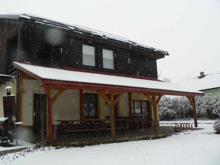 Fully equipped beautiful house with hot tub, private pool & garden | Pet-friendly — photo 3