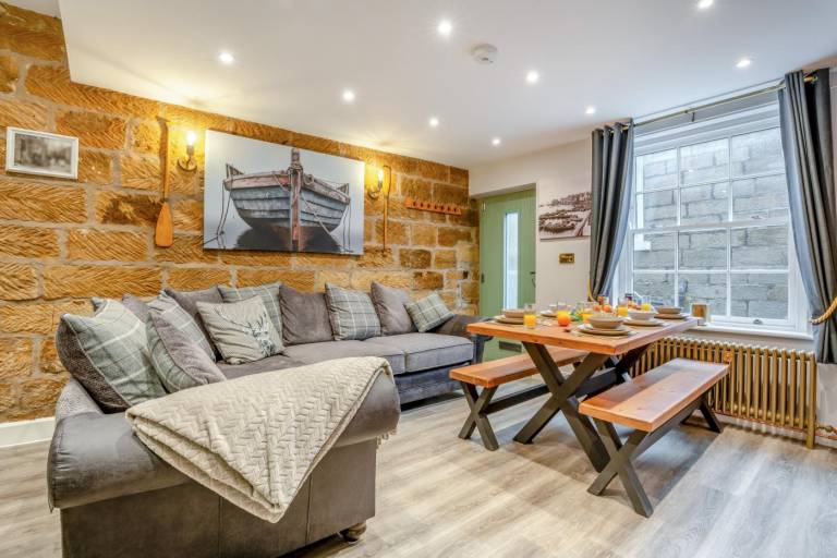 Fully equipped cottage with garden & barbeque | Pet-friendly in Whitby