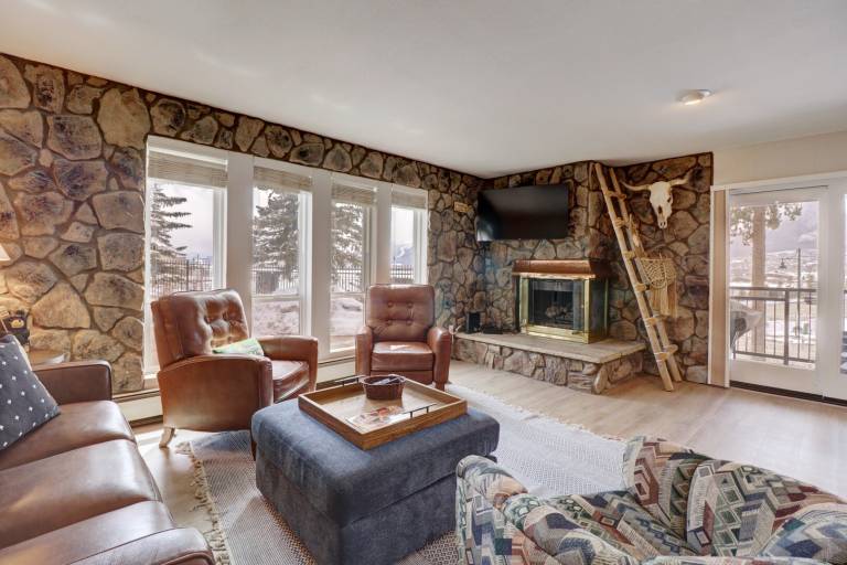 Family-oriented condo with terrace | Pet-friendly in Silverthorne, CO
