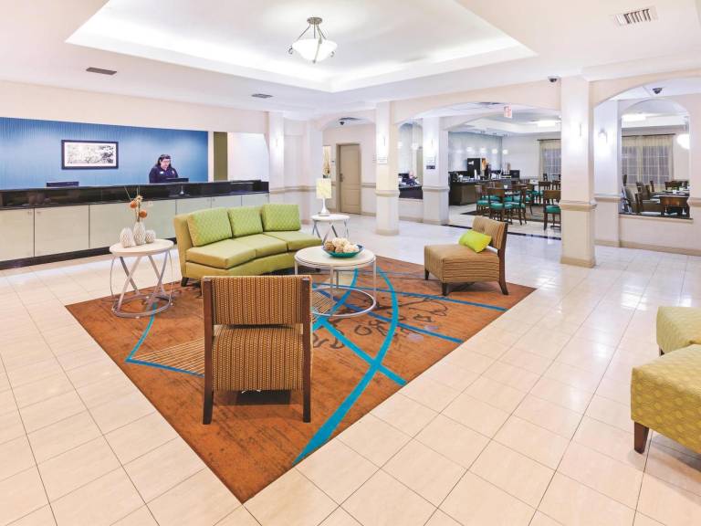 La Quinta Inn & Suites by Wyndham Corpus Christi Airport — photo 2