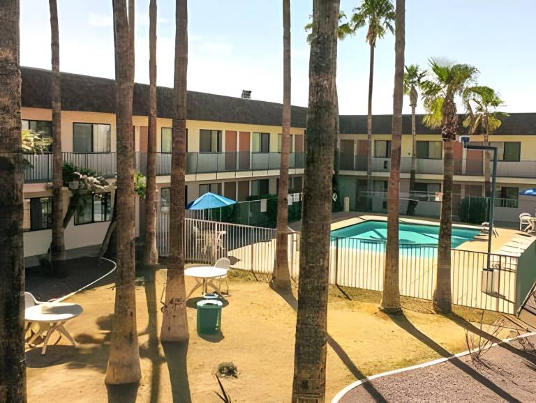 Stone Inn Extended Stay U of A — photo 4