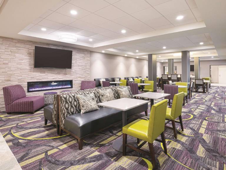 La Quinta Inn & Suites by Wyndham Rancho Cordova Sacramento — photo 3