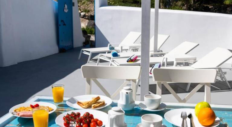 Apartment with barbecue & patio — photo 4