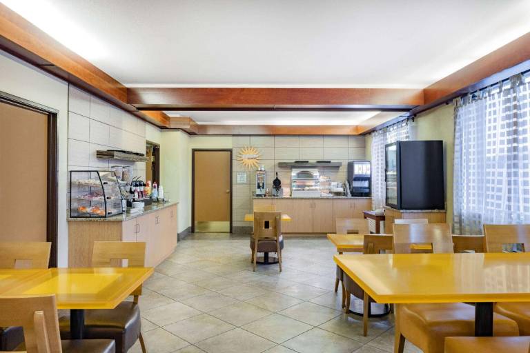 La Quinta Inn & Suites by Wyndham Helena — photo 5