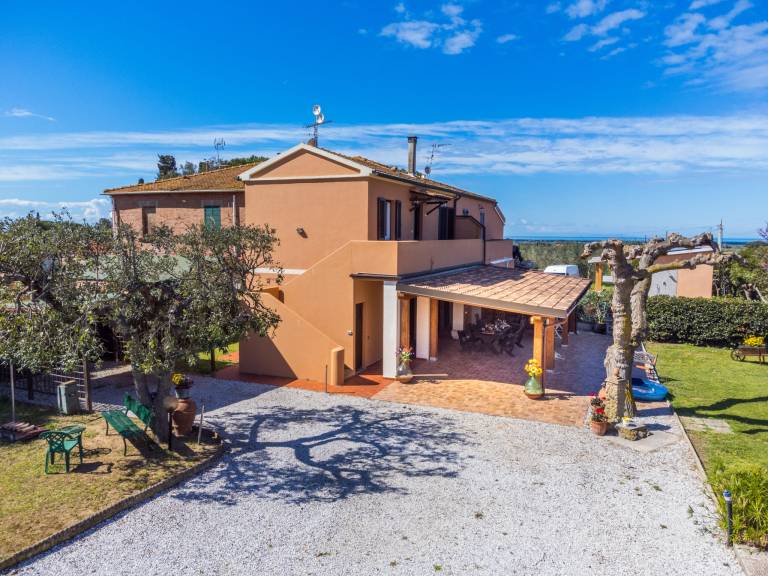 House with terrace, barbeque & pool | Nature view — photo 2