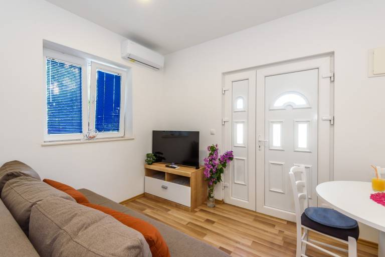 Apartment with fast internet & patio | Sea view — photo 5