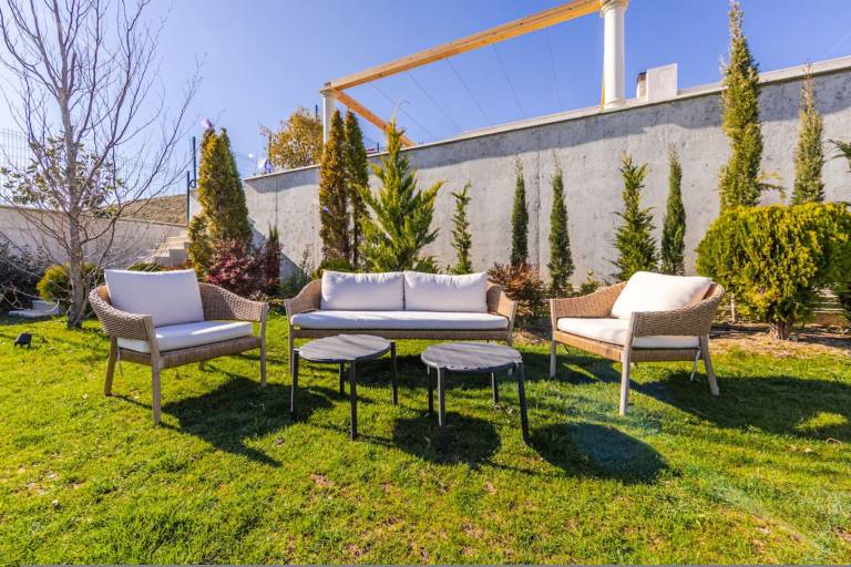 Villa with garden & pool — photo 2