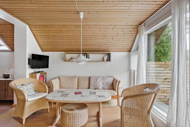 Fully equipped vacation home with patio | Pets allowed — photo 2