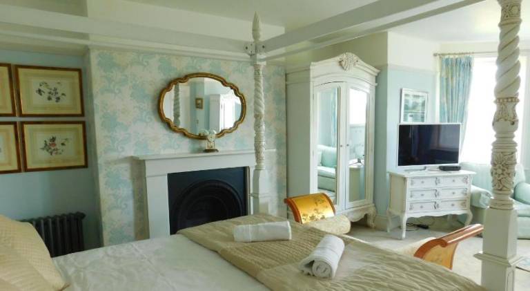 Substantial 6 bed House in Christchurch Dorset — photo 2