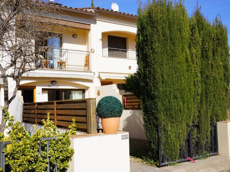 Charming vacation home with yard & pool | Pets allowed — photo 3