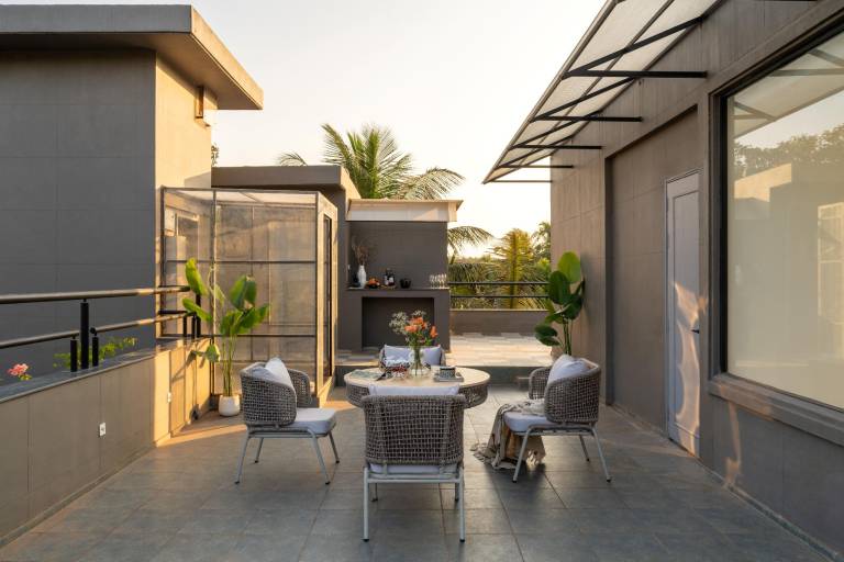 Fully equipped villa with yard, terrace & private pool | Perfect for remote work | Pets are welcome — photo 4