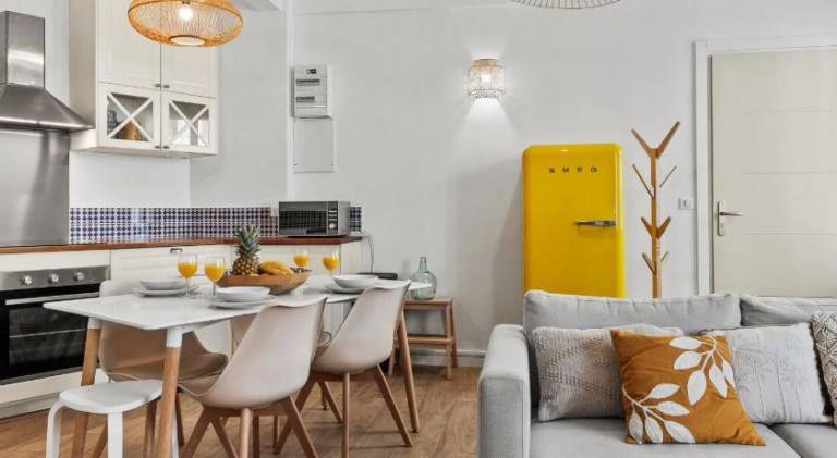 Rental apartment with garden & terrace in Antibes