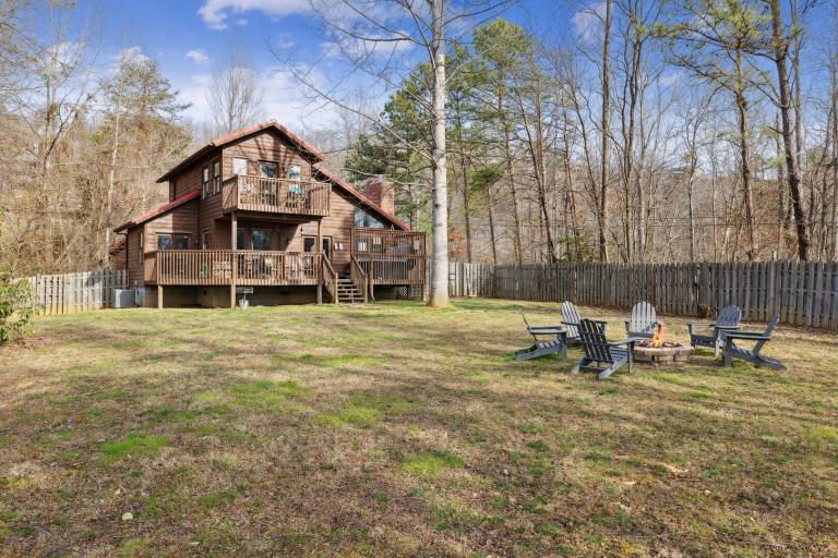Child-friendly cabin with private pool, terrace & yard | Dogs allowed — photo 2