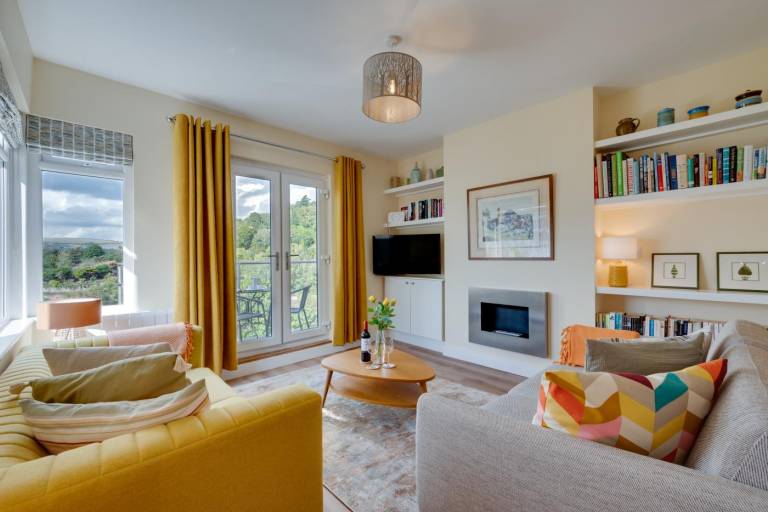 Apartment with patio | Water view | Pets allowed — photo 3