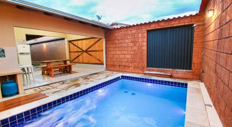 Vacation home with private pool — photo 3