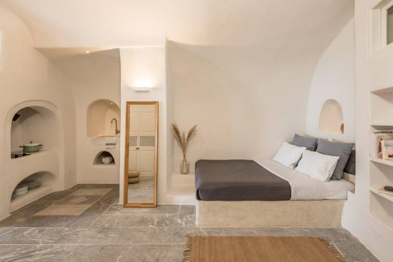 Villa with jacuzzi & patio — photo 2