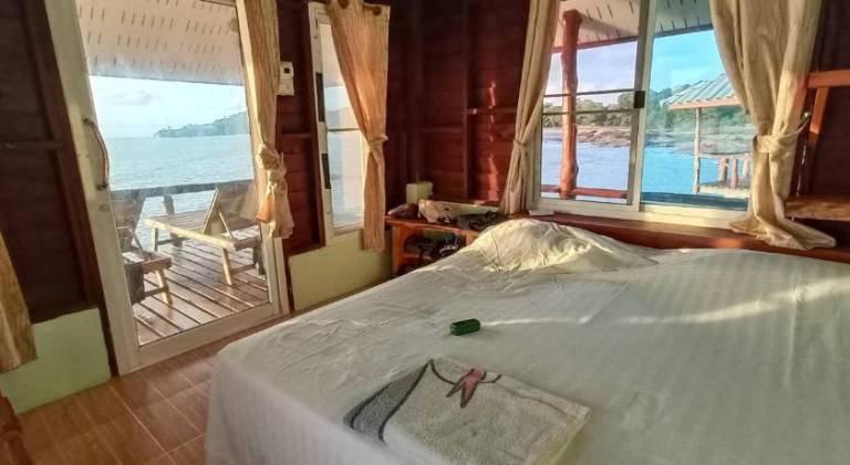 Serviced apartment with barbecue, yard & terrace | Beach nearby | Pets allowed — photo 2