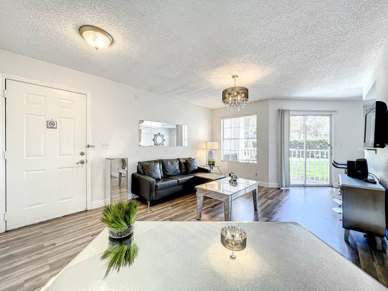 Family-oriented condo with private pool & patio | Dogs allowed — photo 4