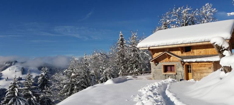 Fully equipped pleasant chalet with BBQ & terrace | Mountain view | Next to the ski | Good for workation | Dogs allowed — photo 2
