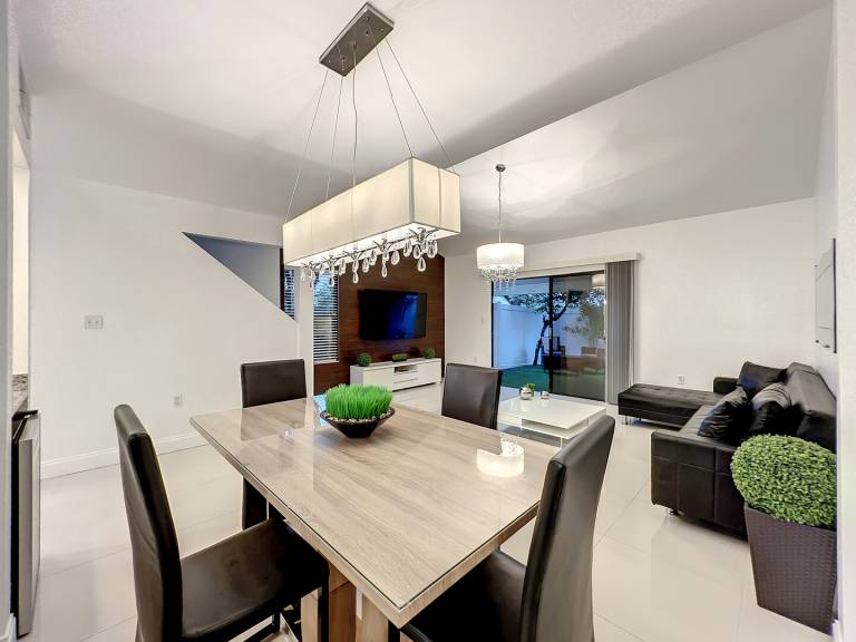 Rental apartment with pool & patio — photo 4
